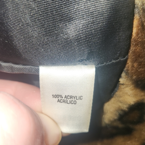 Jaclyn Smith Faux Fur Leopard - Picture 4 of 8